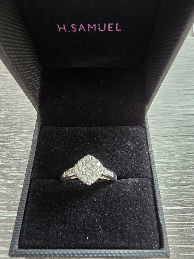 image for BEAUTIFUL H SAMUEL 9CT WHITE GOLD .66CT DIAMOND RING COMPLETE WITH DIAMOND CERTIFICATE  EXCELLENT 