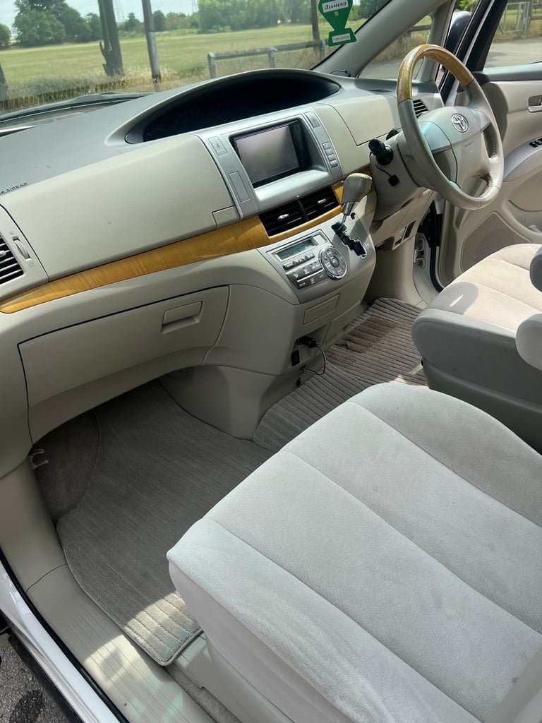 Toyota estima 2008 2.4 petrol automatic Ulez free 7 seats Screens with Bluetooth