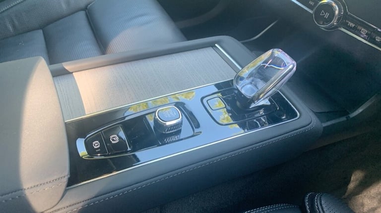 2025 Volvo XC90 Ultra, T8 AWD Plug-in hybrid, Electric/Petrol, Dark, 7 Seats Estate Petrol Parall...