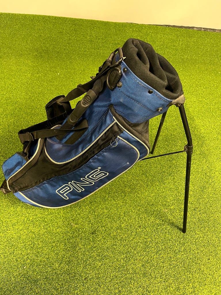 PING JUNIOR STAND BAG WITH HOOD. GOOD CONDITION 