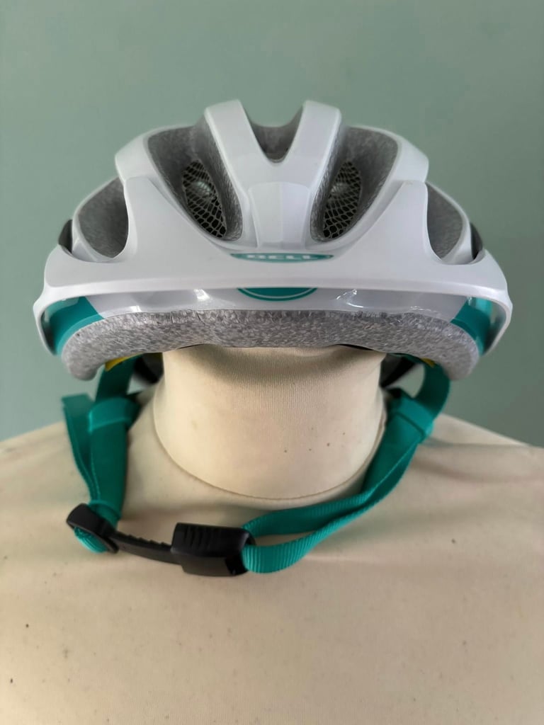 image for LADIES BELL UNIVERSAL CYCLING HELMET LIKE NEW IN WHITE & EMERALD £17.50 BARGAIN