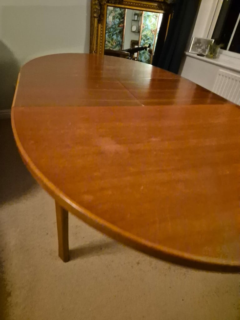 ** Dining table and chairs set **Extendable 4-6/8 seater dining table with 6 chairs 