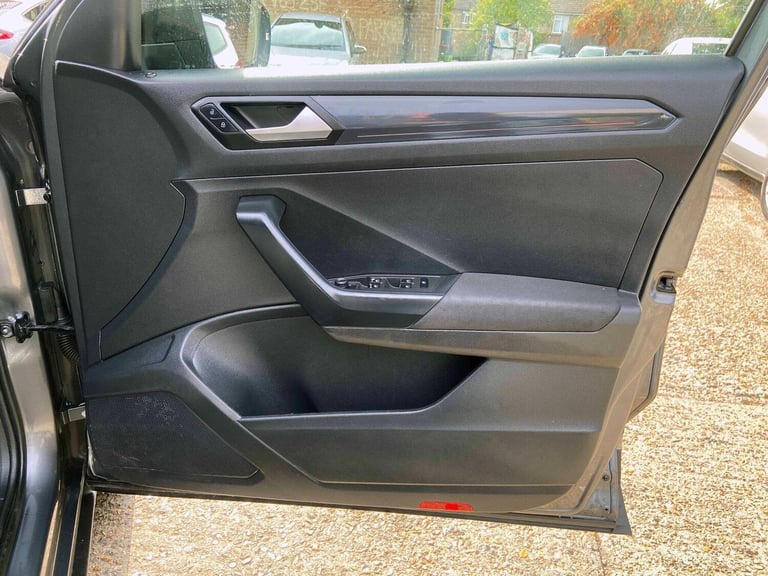 2019 Volkswagen T-Roc 1.5 TSI EVO SEL DSG Euro 6 (s/s) 5dr HATCHBACK Petrol Automatic