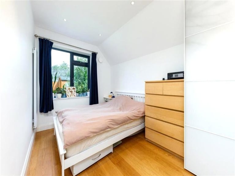 image for 🏠 Cozy room available in Bow 🏠