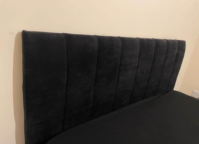 Double bed with mattress for £130(we can deliver)