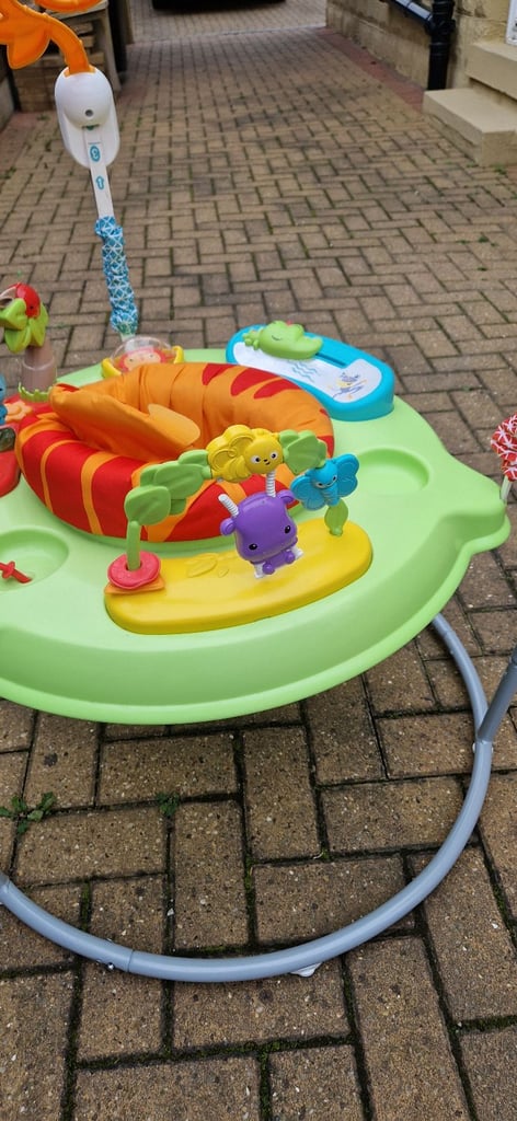 FISHER PRICE JUMPEROO. VERY GOOD CONDITION. INC BATTERIES.