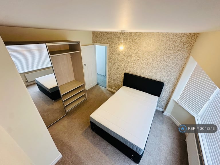 2 bedroom flat in Eastlea Avenue, Watford, WD25 (2 bed) (#2647243)