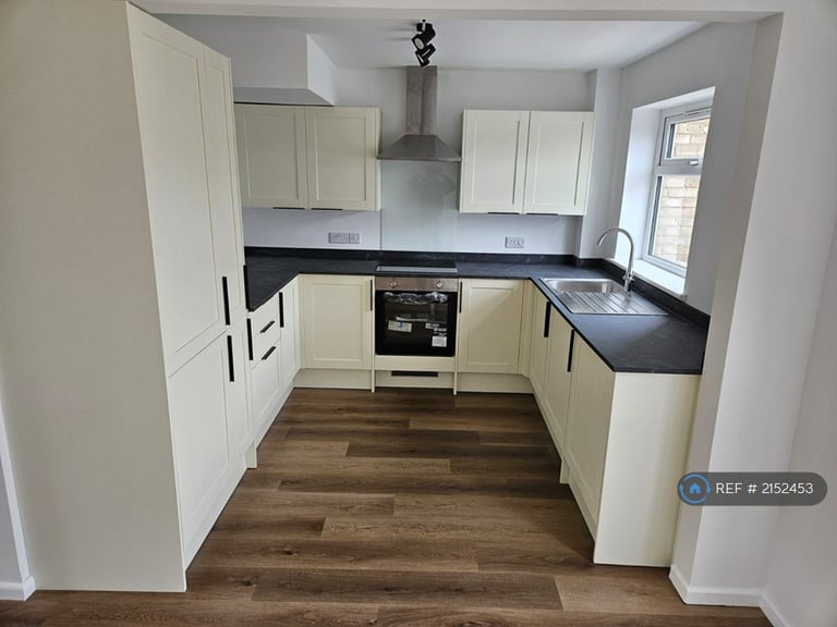 3 bedroom house in Harvey Close, East Cowes, PO32 (3 bed) (#2152453)