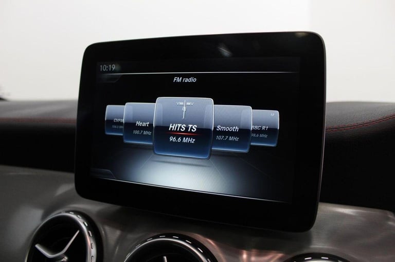 MERCEDES-BENZ GLA CLASS 2.1 GLA220d AMG Line (Premium Plus) 7G-DCT 4MATIC Euro