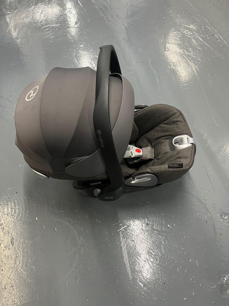 image for Cybex modern grey car seat & isofix base 