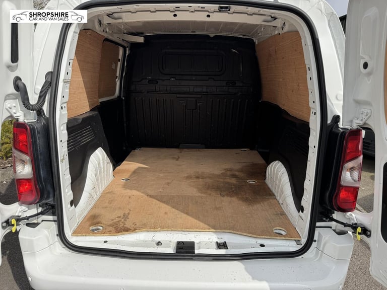 2020 Vauxhall Combo 2000 1.5 Turbo D 100ps H1 Sportive Van PANEL VAN DIESEL Manual
