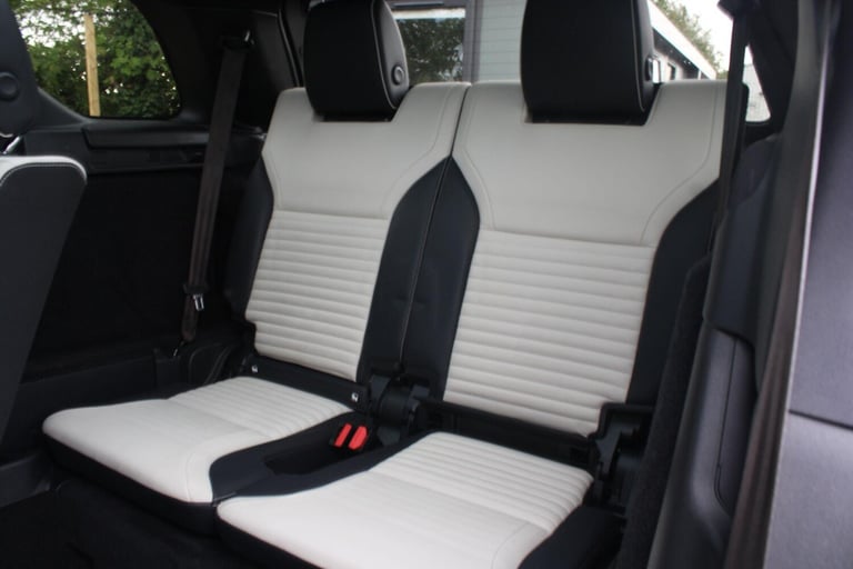 2022 Land Rover Discovery 3.0 D300 R-Dynamic HSE 5dr Auto ESTATE DIESEL Automatic