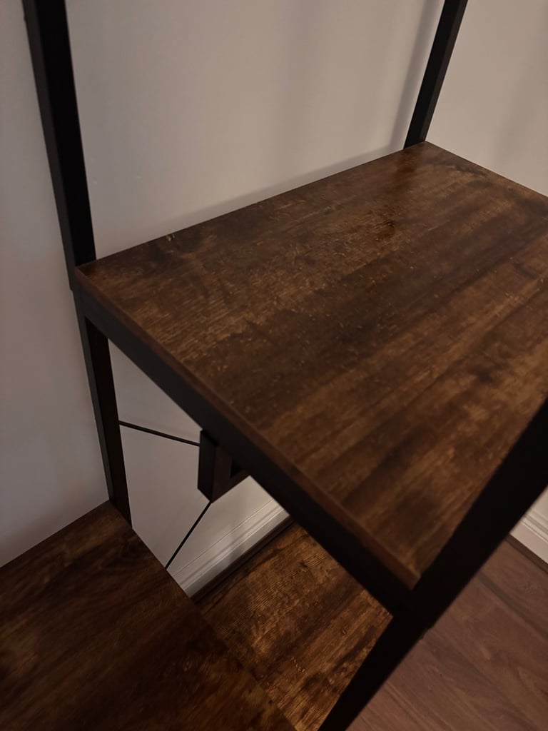 Clothes rail / open wardrobe