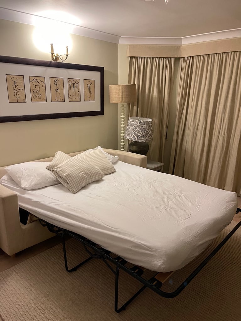 Double room in shared family house. £795