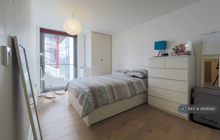 2 bedroom flat in Highbury Stadium Square, London, N5 (2 bed) (#2656082)