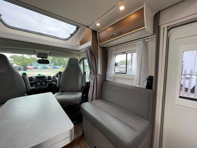 Estrusco T7400 QBC 4 berth 4 Belt Motorhome Rear garage 