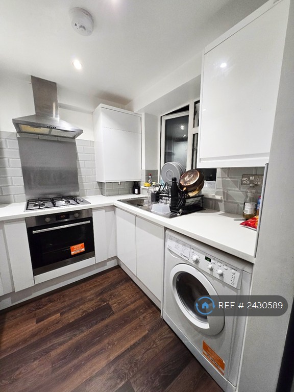 1 bedroom flat in Connaught Towers, Thornton Heath, CR7 (1 bed) (#2430589)