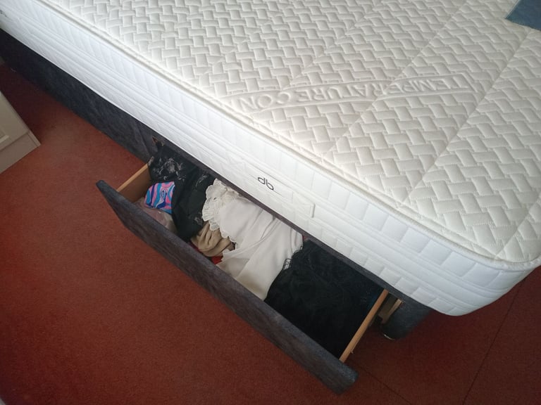 4'6" DIVAN & BED (AS NEW)