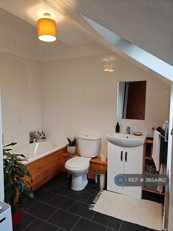 2 bedroom flat in Northumberland Road, Manchester, M16 (2 bed) (#2654462)