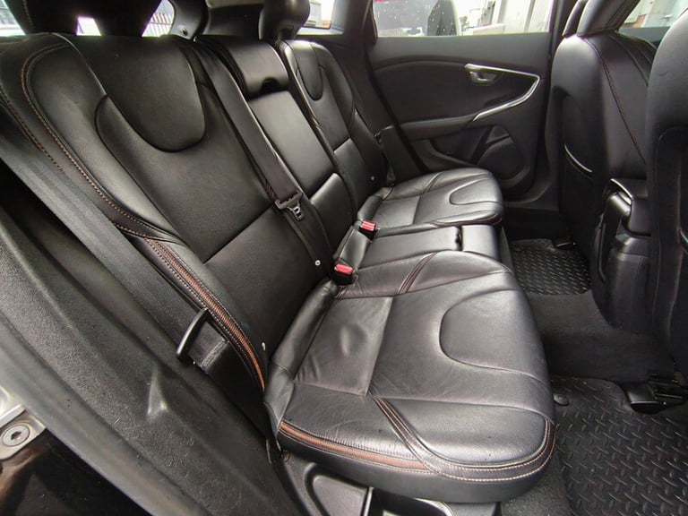 Volvo V40 D2 CROSS COUNTRY LUX