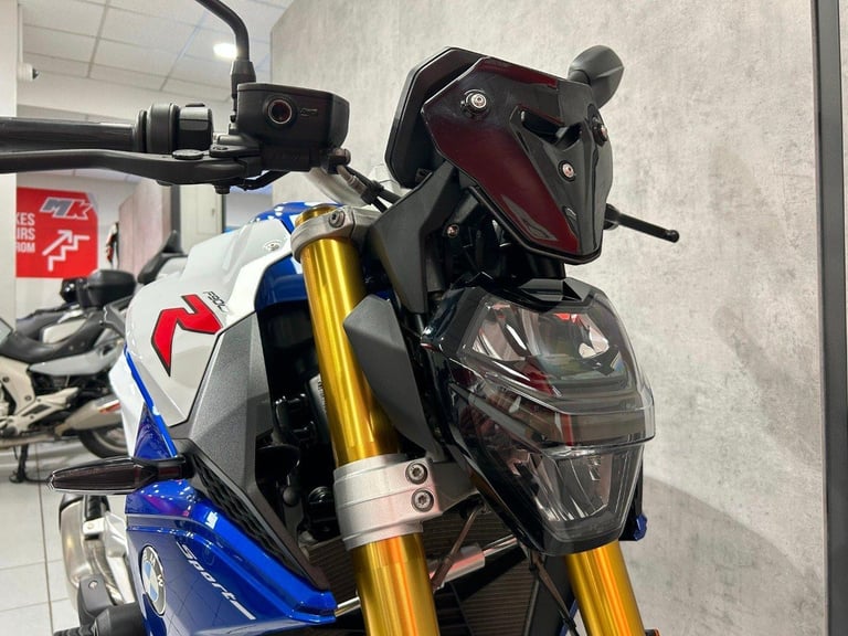 72/2022 BMW F900R Sport - 7106 miles - TRI-COLOUR!