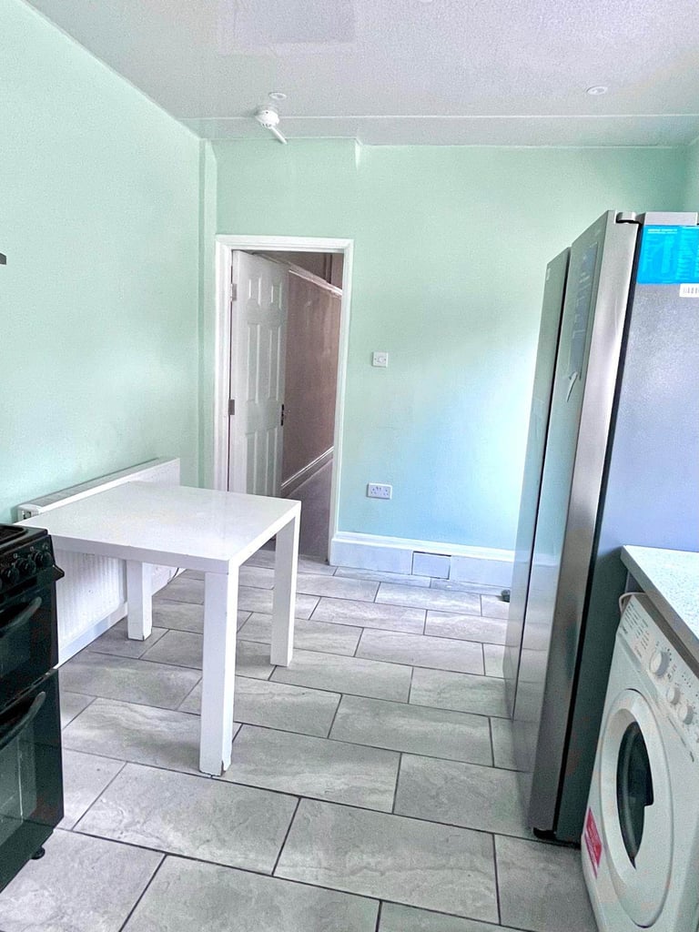 Five Single-Room Flats (Three Available), CH62 – High Demand, Ideal for Students & Professionals