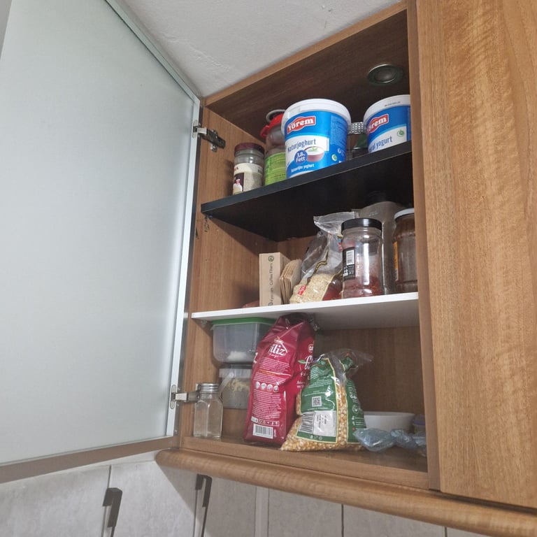 4 wall cabinets