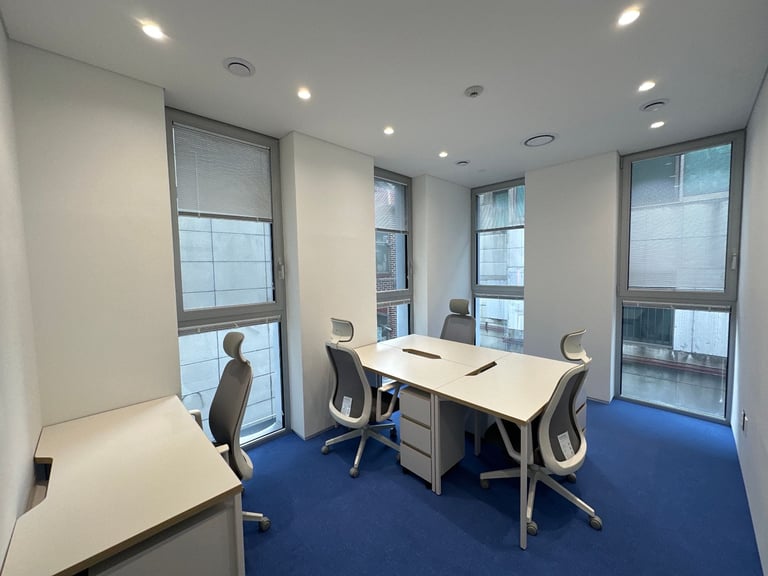 Leeds - LS1 2JP, Access to professional office space for 5 people in HQ Yorkshire Bank Chambers