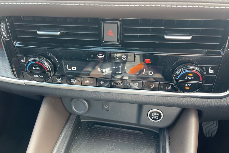 2025 Nissan Qashqai 1.3 DiG-T MH Tekna 5dr HATCHBACK PETROL Manual