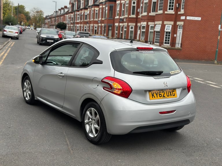 Peugeot, 208, Hatchback, 2012, Manual, 1199 (cc),3 doors - Image 6
