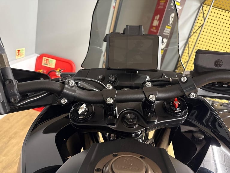 2022 Husqvarna 901 NORDEN 2022 Petrol silver Manual