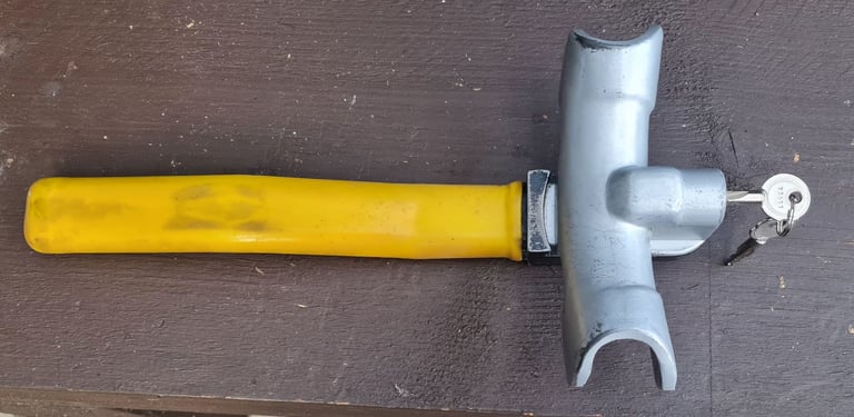 CAR STEERING WHEEL LOCK WITH 2 KEYS