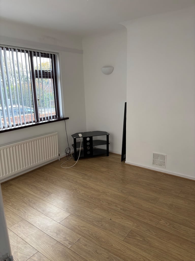 3 bedroom house to let springvale gardens area north belfast