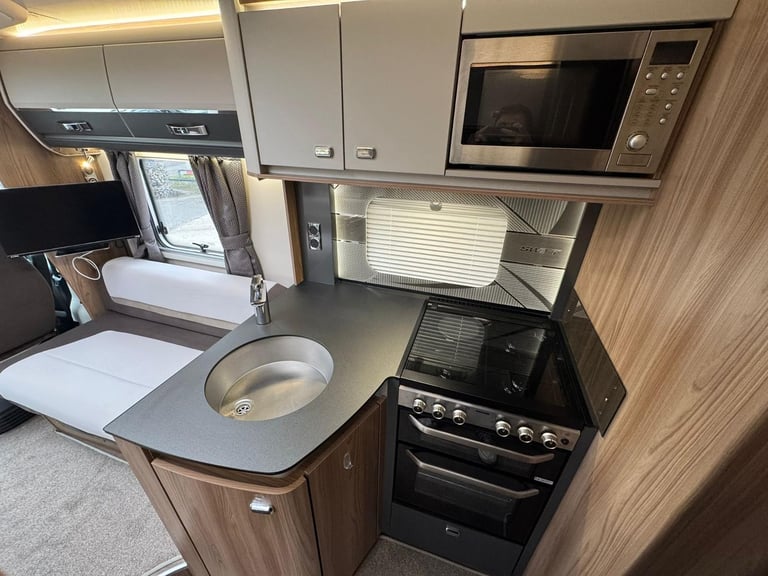 Swift Kon-tiki Sport 599 Island Bed & bench seats 4 Berth 2 Belts