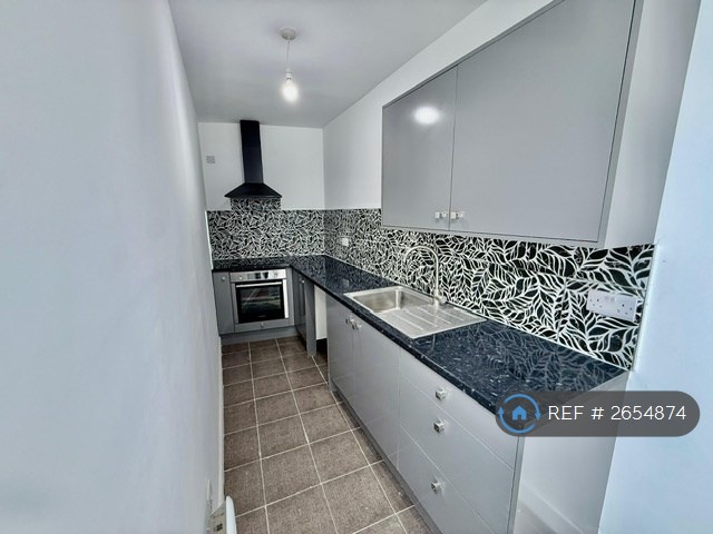 1 bedroom flat in Dudley Road, Brierley Hill, DY5 (1 bed) (#2654874)