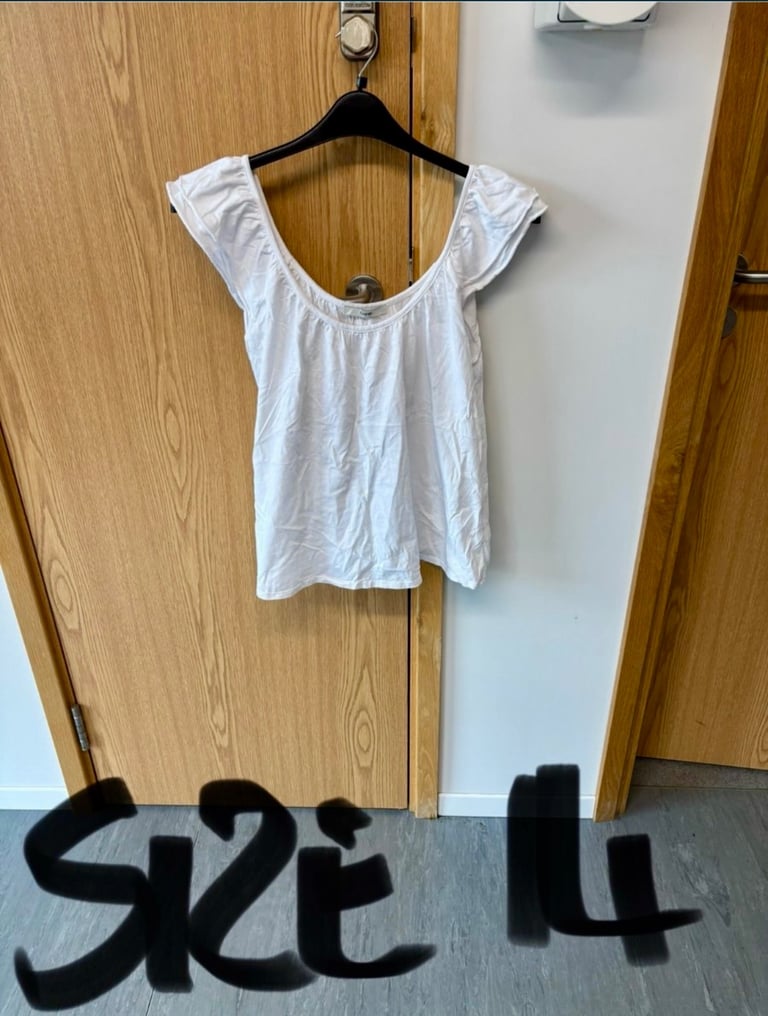 Women’s Clothing Size 14