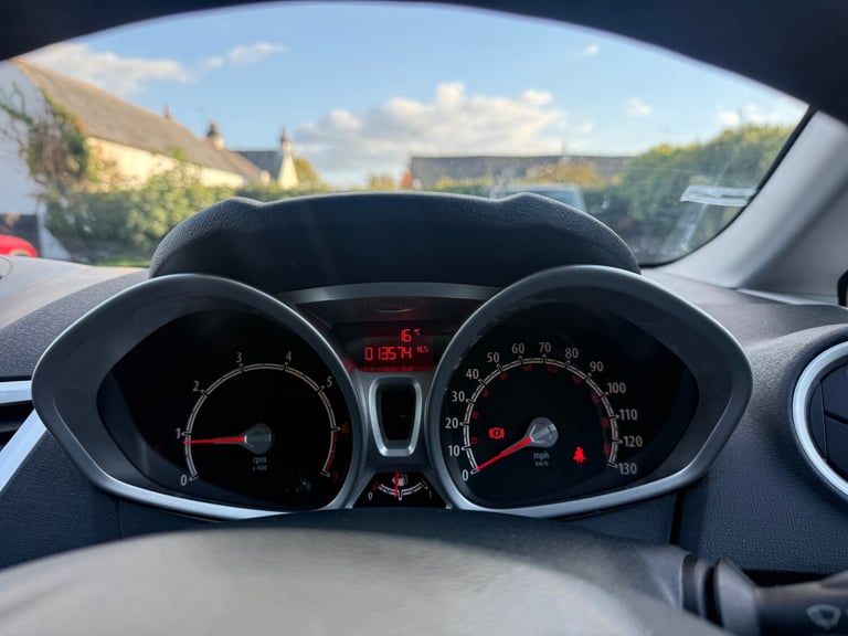 2011 Ford Fiesta 1.4 Zetec 5dr HATCHBACK Petrol Manual