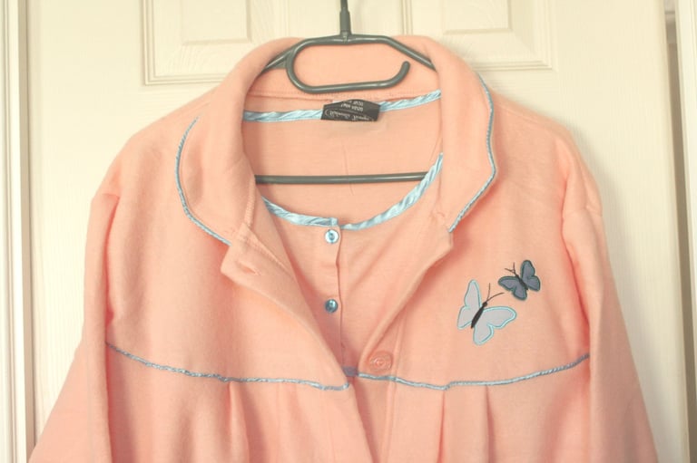 NEW Gabriella Vicenge Women's Peach Dressing Gown and Matching Nightie size M