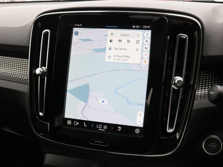 2024 Volvo XC40 Plus Dark B4 (197 hp) ESTATE Petrol/Electric Hybrid Automatic