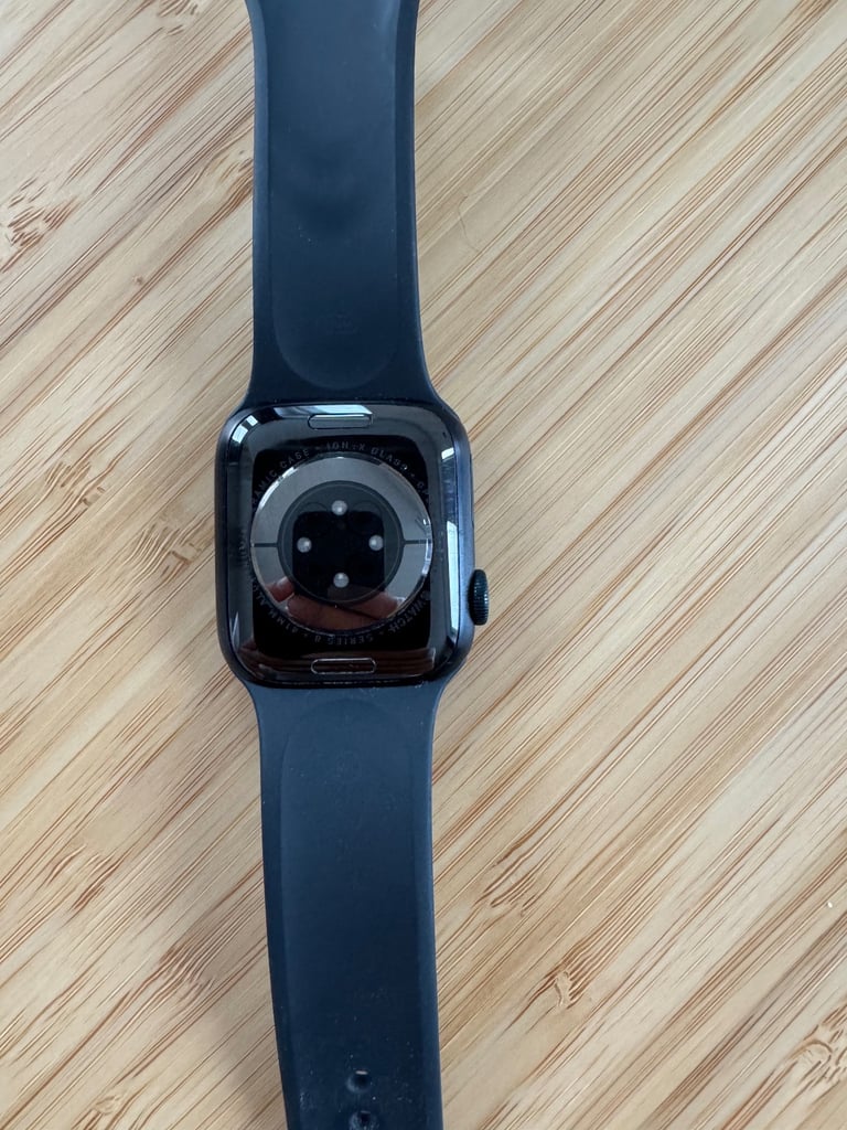 Apple Watch Series 8 (41mm) – Excellent Condition, Original Packaging & Accessories