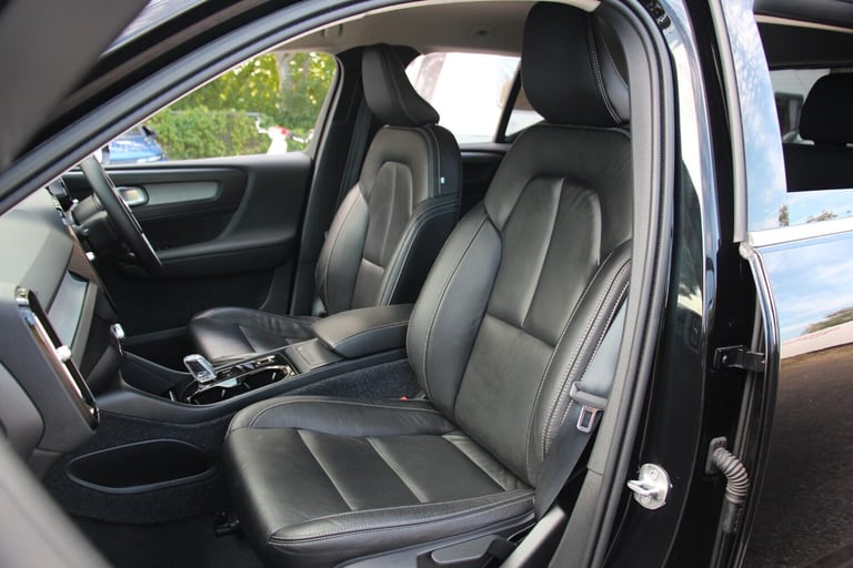 2022 Volvo XC40 T3 INSCRIPTION Estate Petrol Automatic