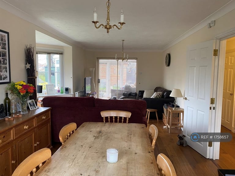 4 bedroom house in Horn Lane, Stony Stratford, Milton Keynes, MK11 (4 bed) (#1758657)