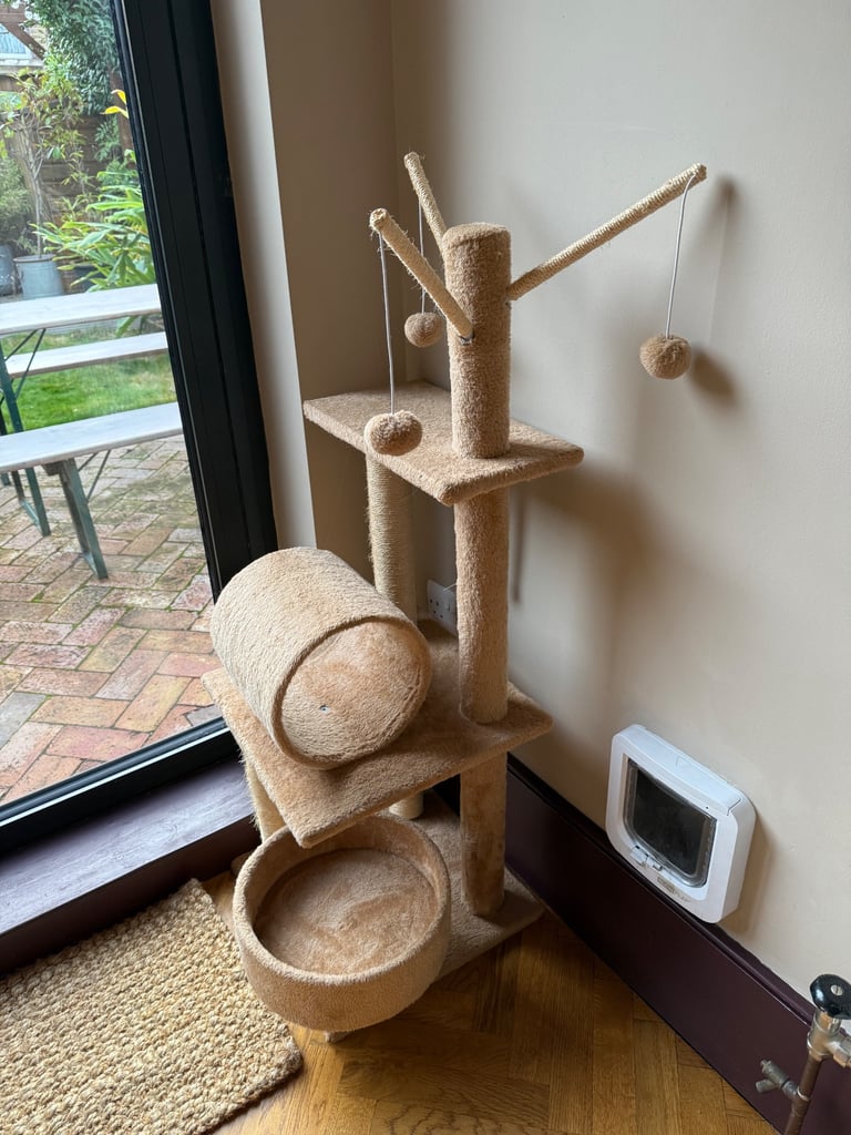 Cat tree / climber with scratching posts