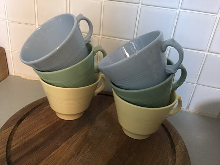 6 Vintage cups 3 colours stylish
