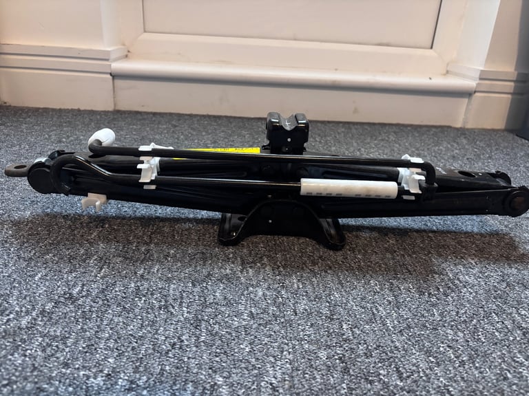 Range Rover Scissor Jack
