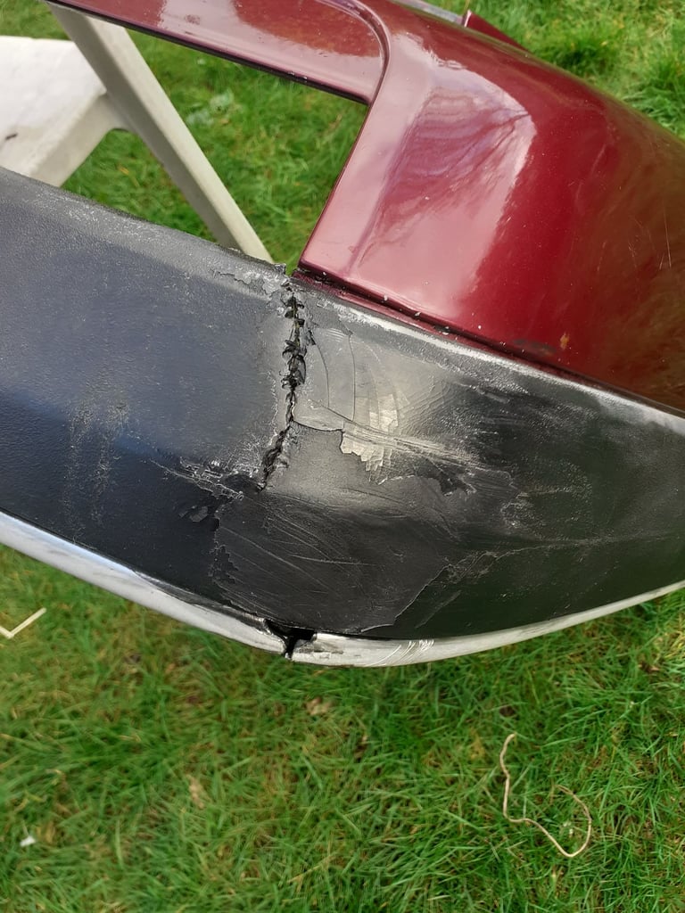 Citroen XM front bumper. Some damage (see pictures)