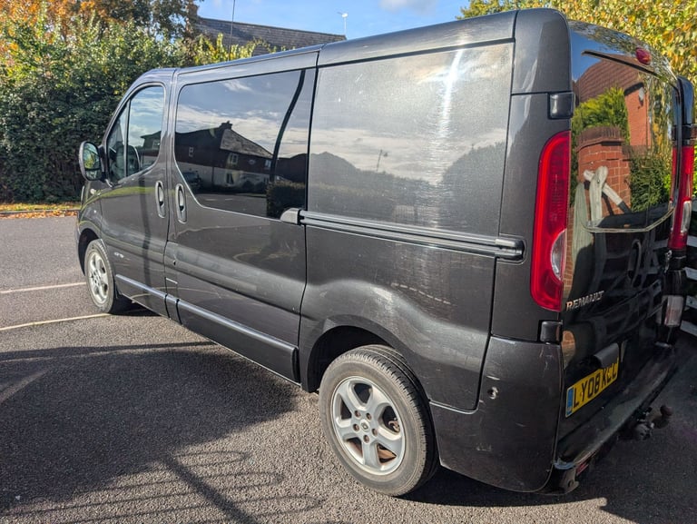 Renault trafic camper day van