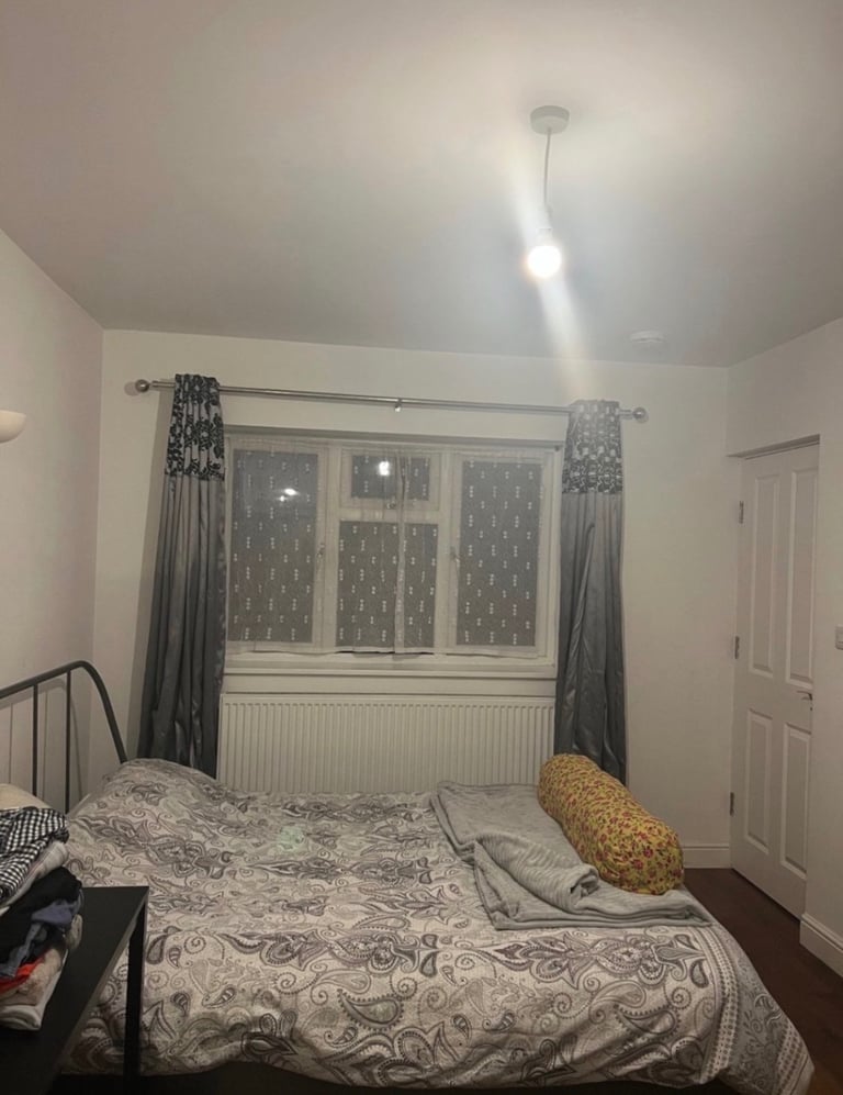 Large room furnished with en-suite 