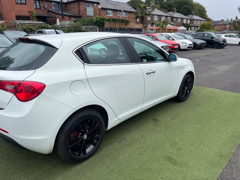 2011 Alfa Romeo Giulietta 1.4 TB MultiAir Lusso Euro 5 (s/s) 5dr HATCHBACK Petrol Manual