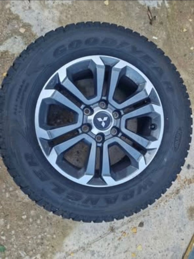 Mitsubishi L200 2019. 5x alloys whells 18" 